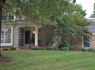 1201 Wellington Pl, Windy Hills, KY 40207