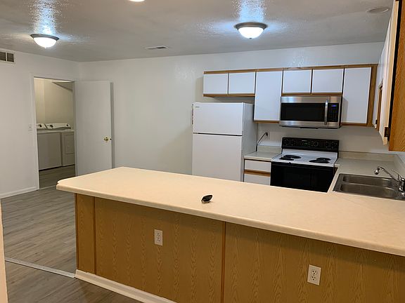 2nd image of 5168 Zenith Pkwy #2