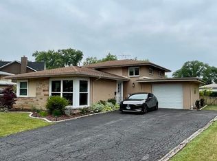 230 Greenfield Dr, Glenview, IL