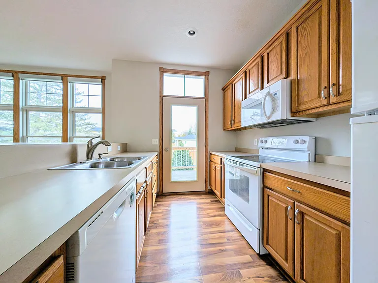 1911 Red Maple Ln — Photo 4