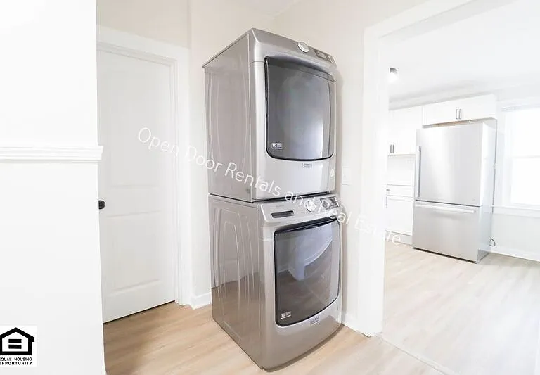 2323 Fox Ave — Photo 6