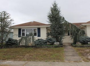 57 Pirogue St, Toms River, NJ 08757