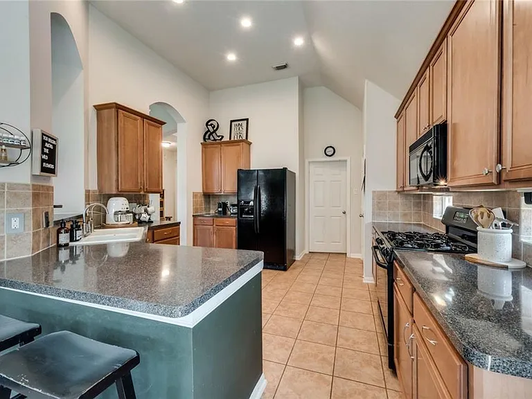7018 Paradise Park Bnd — Photo 9