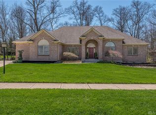 3821 Coffeat Dr, Bellbrook, OH 45305