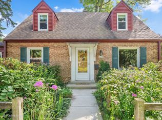 1319 Childs St, Wheaton, IL 60187