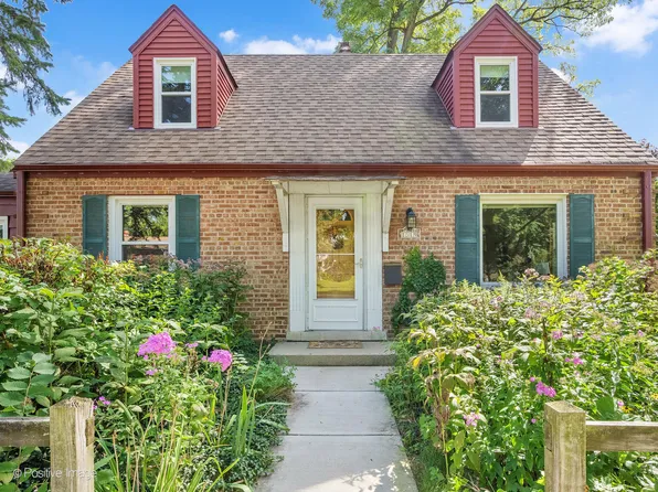 1319 Childs St, Wheaton, IL 60187