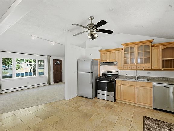 5th image of 251 Shady Brook Ln