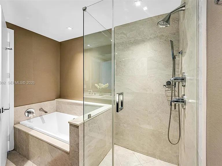 488 NE 18th St #2011 — Photo 4