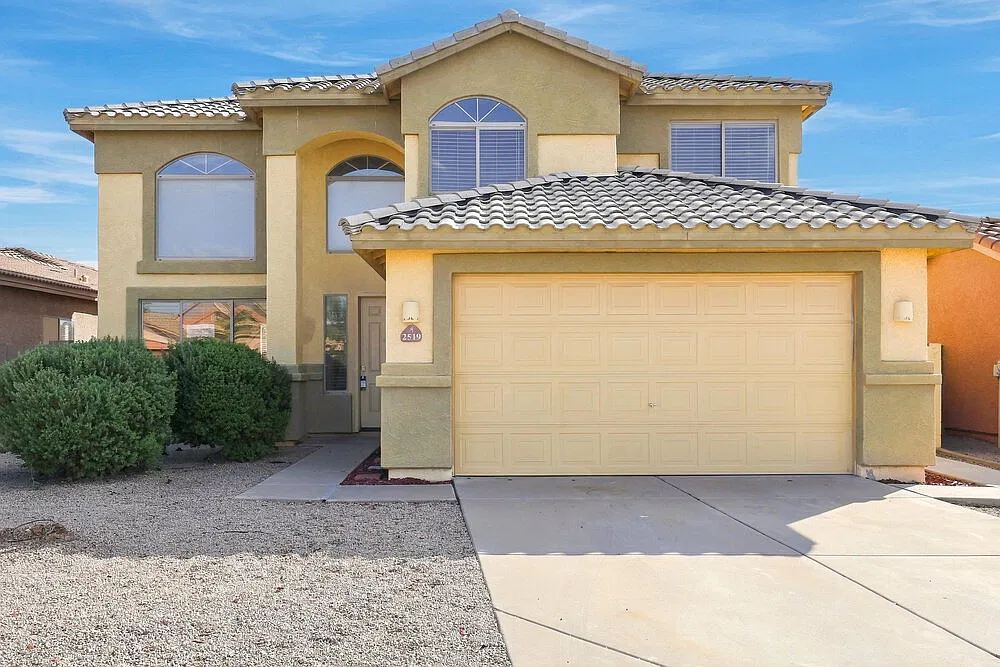 4 bed, 2.5 bath, 2202 sqft, $2,560 — Photo 1