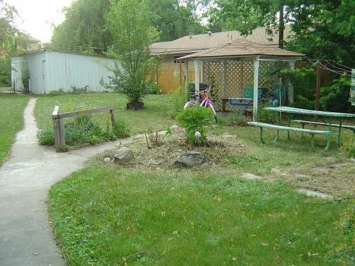 305 Scott Ave #C — Photo 14