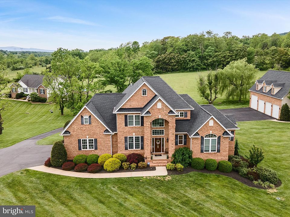 1st image of 220 Anna Margaret Dr