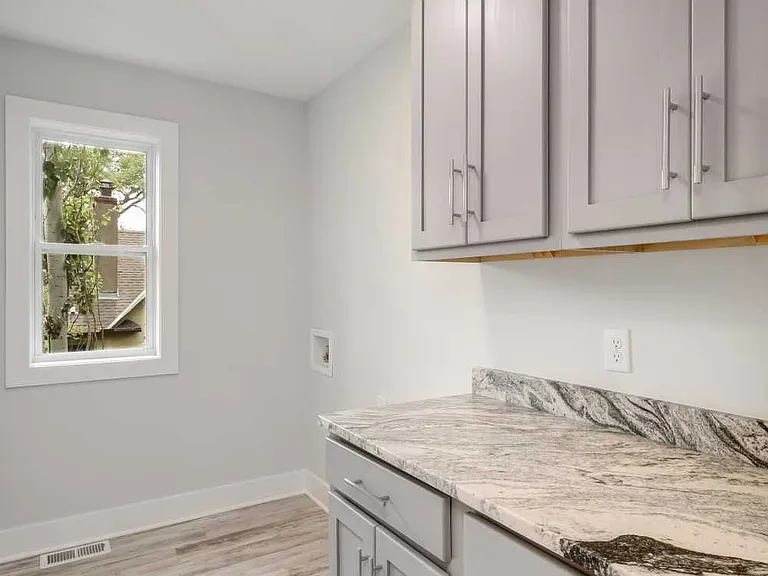 2421 2nd St NE — Photo 26