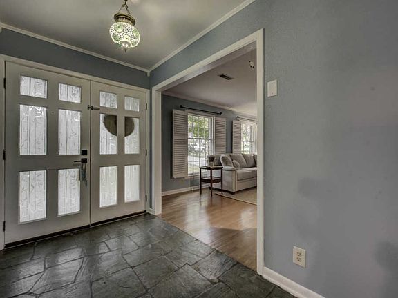 3rd image of 5708 Chesswood Dr