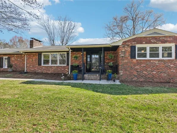 3934 Yarbrough Ave, Winston Salem, NC 27106