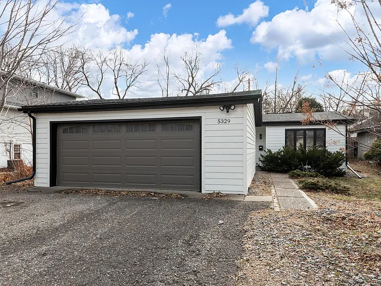 5329 Interlachen Blvd — Photo 1