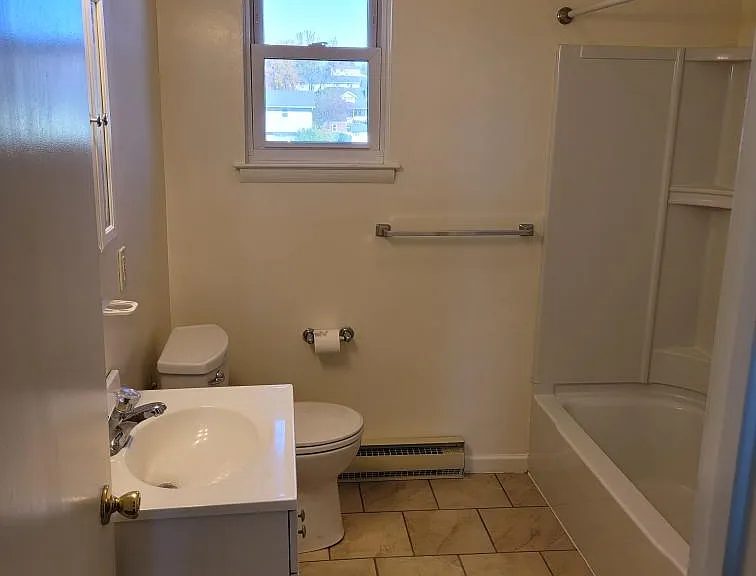 Full Bathroom