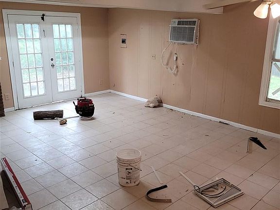3rd image of 2028 Las Palmas Dr