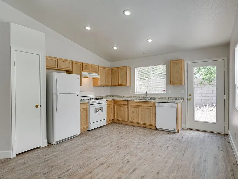 9660 Crystal Ridge Rd — Photo 13