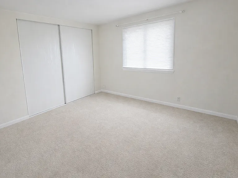327 University Ave SE — Photo 6