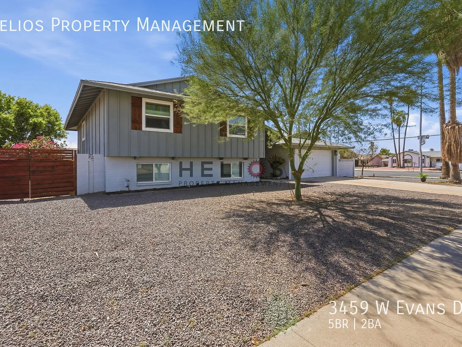 5-Bedroom Phoenix Home with Sparkling Pool — Photo 3