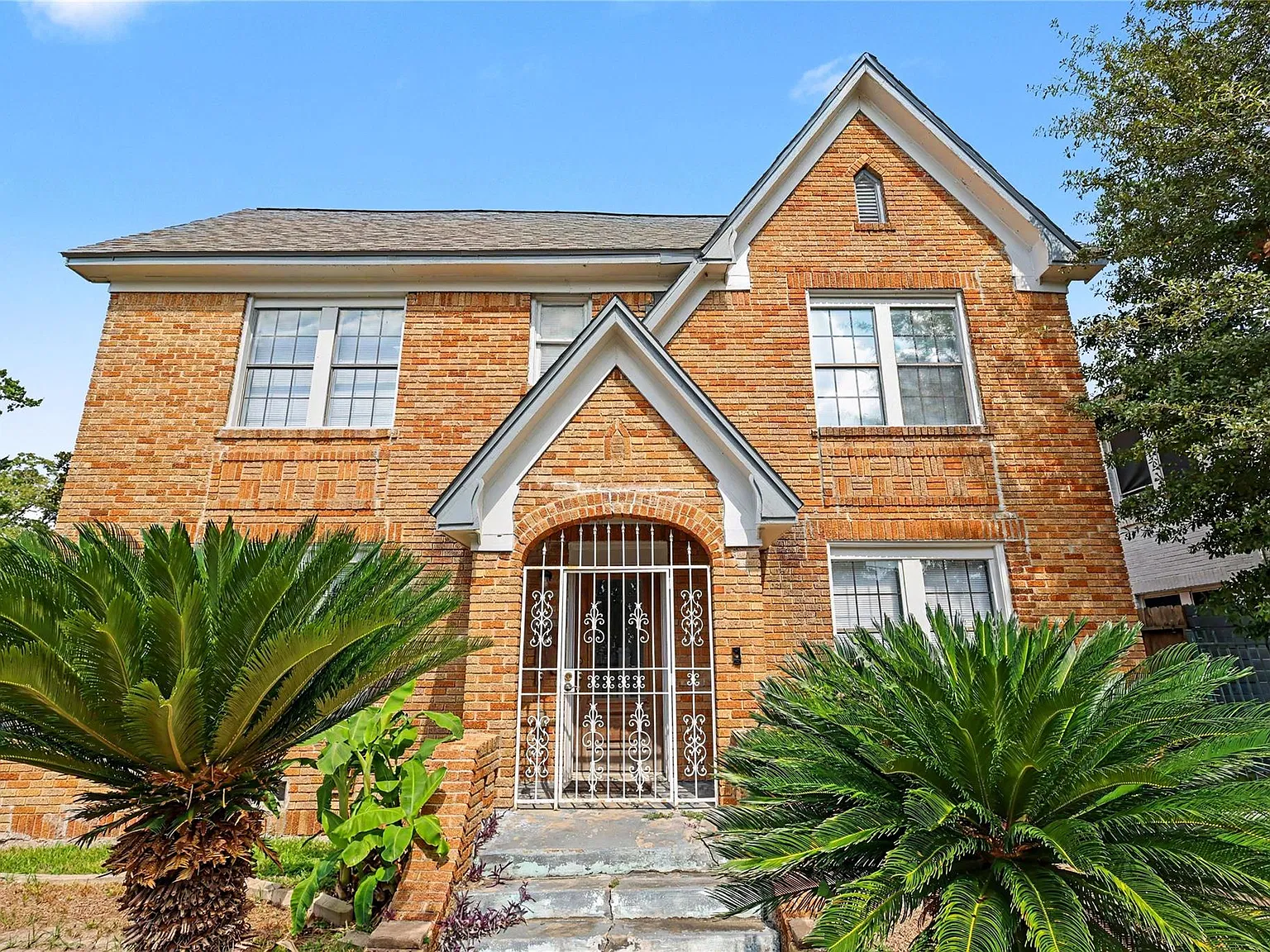 2 bed, 1.0 bath, 3227 sqft, $1,525 — Photo 2