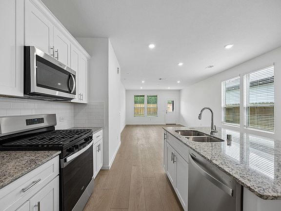 5th image of 15877 Blass Valley Dr