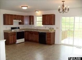 450 N Burberry Ln, Mount Wolf, PA 17347