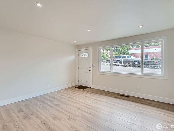 5th image of 1409 Union Avenue NE