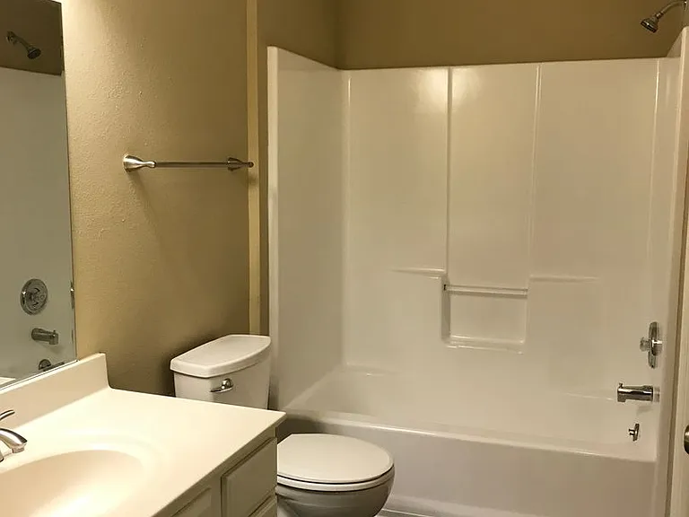 4601 NE Whispering Winds Dr — Photo 10