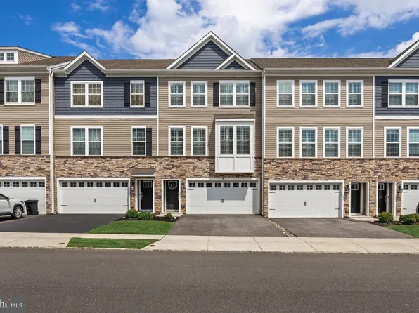 6 Cardinal Way, Mount Laurel, NJ 08054