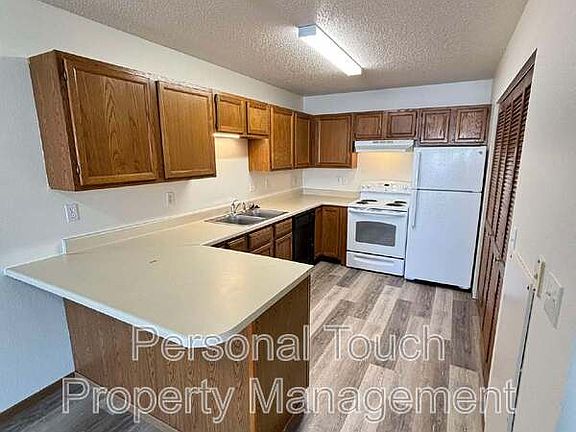 4th image of 425 22nd St E #C
