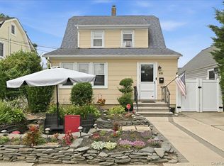 48 Poplar St, West Hempstead, NY 11552