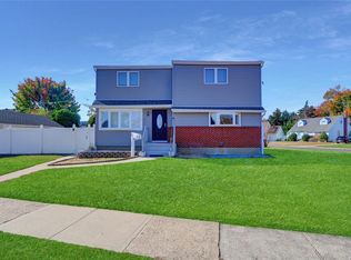 11 Hunt Pl, Bethpage, NY 11714