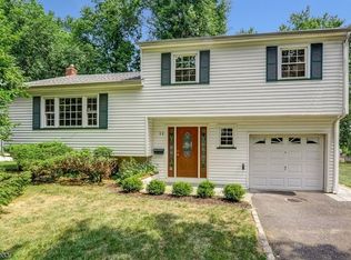 11 Ashwood Dr, Livingston, NJ 07039