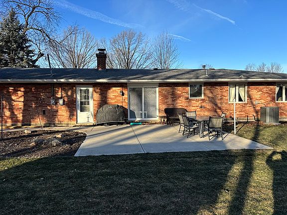 3rd image of 522 Snowglen Dr