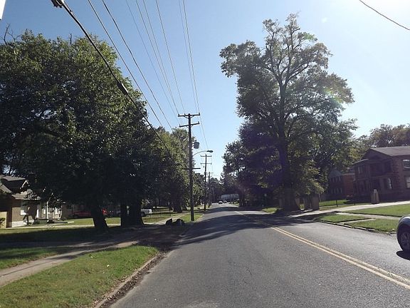 4th image of 252 N Bellevue Blvd