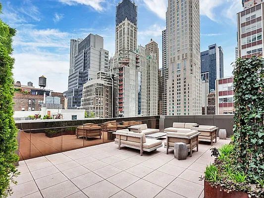 Rented by Sotheby's International Realty | media 10