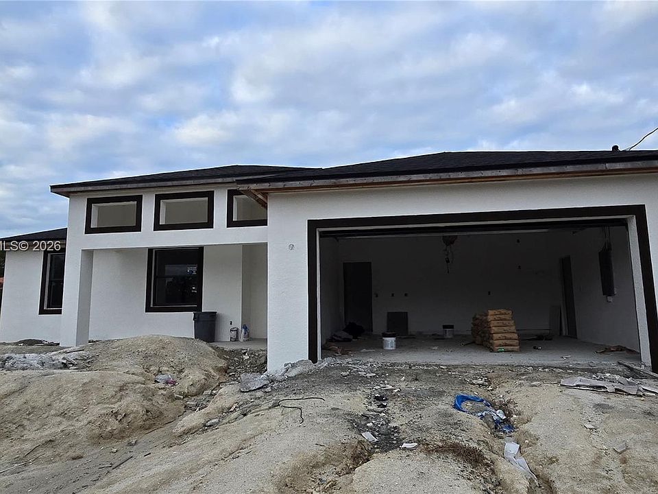 1st image of 782 Homestead Rd S