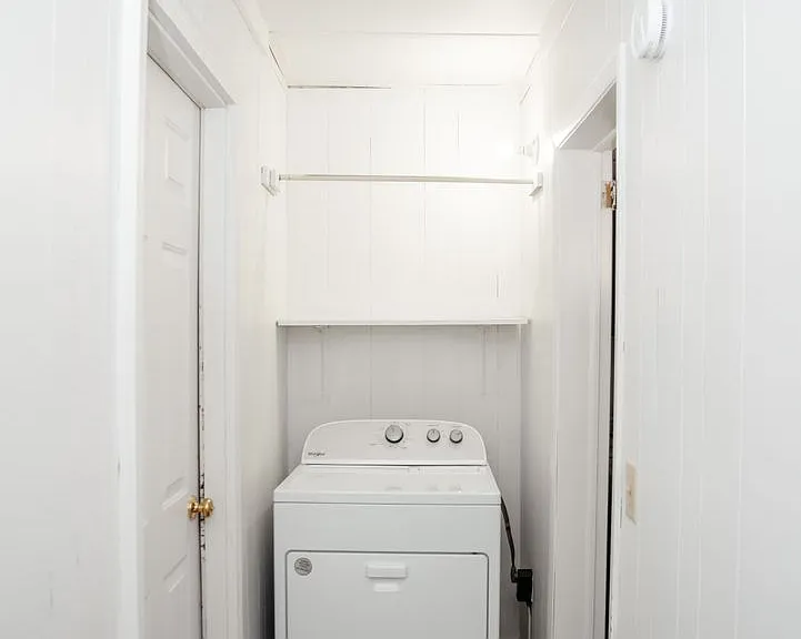 347 E High St — Photo 7