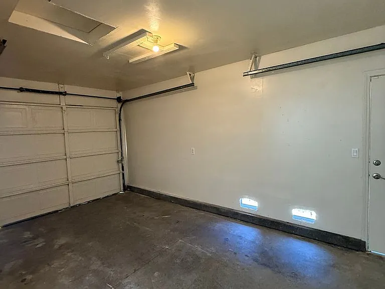 300 Grove Ct — Photo 21