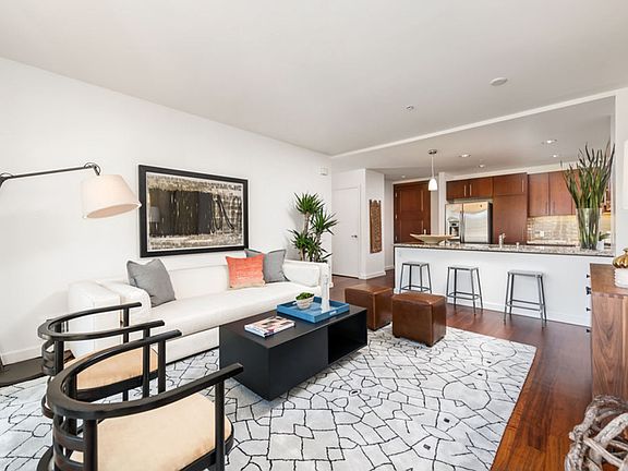 4th image of 325 Berry St APT 317