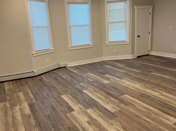 655 Avenue C image 2 of 20