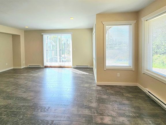 4th image of 2099 Maple Ave S