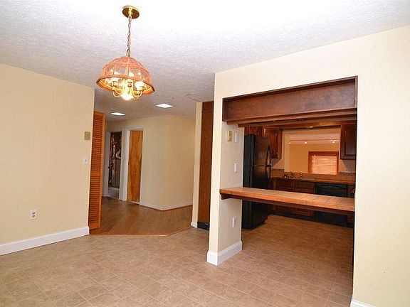 5th image of 1812 Gardenspring Dr