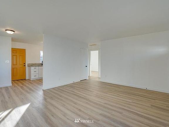 5th image of 212 Cypress St #212