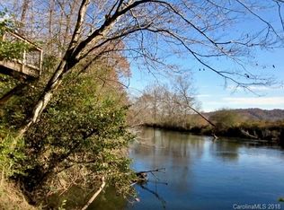 19 & 21 Maple Leaf Dr, Hendersonville, NC 28739