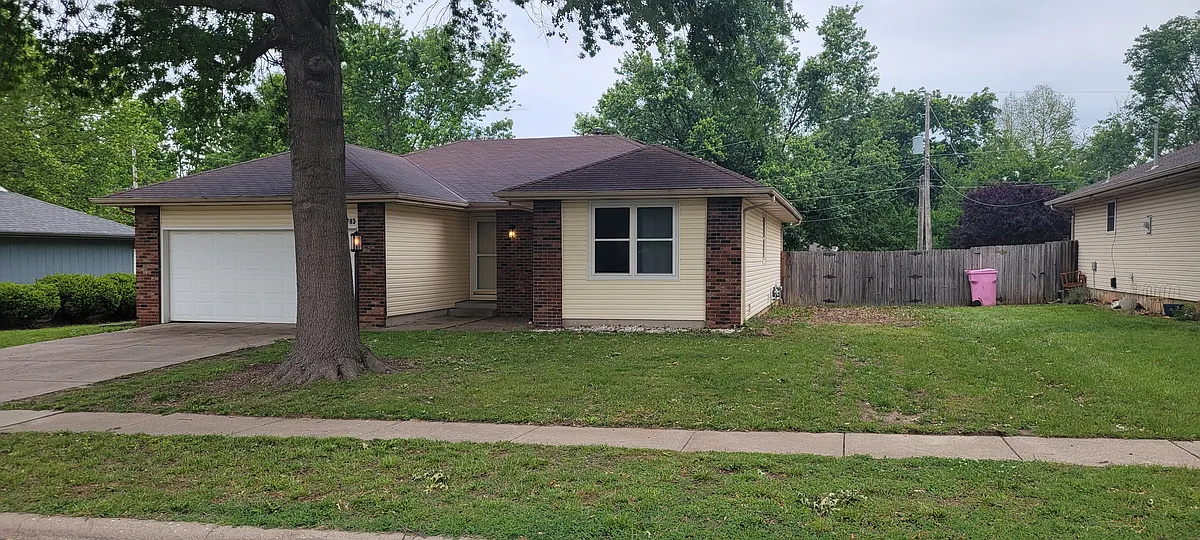 Building Photo - 2793 W Katella Ln