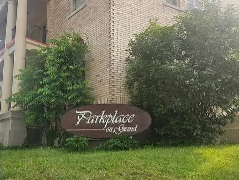 304 W Grand Ave #9 — Photo 10