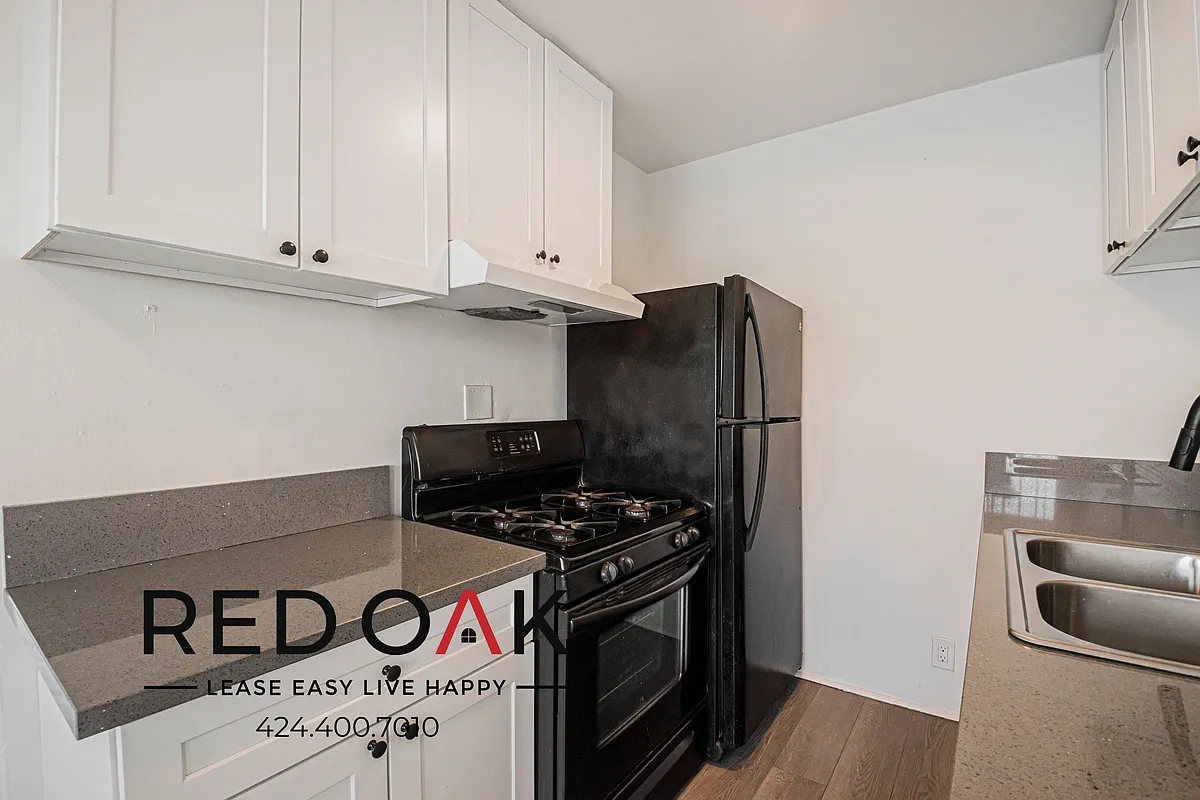 Building Photo - 252 E 79th St #258