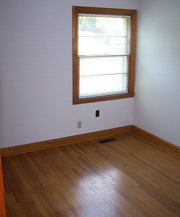 5th image of 507 Bare St